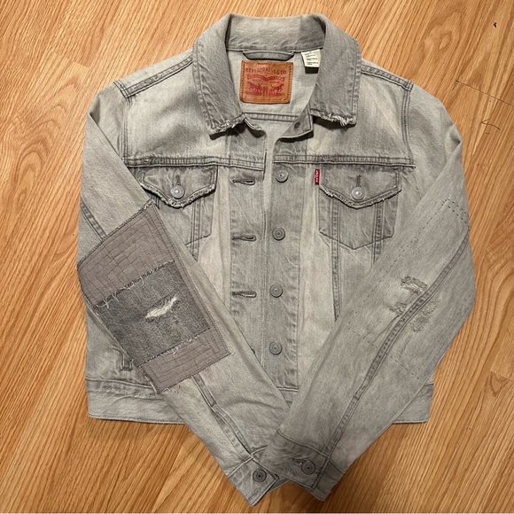 Levi’s gray distressed cropped medium women’s button denim jacket - Picture 1 of 9